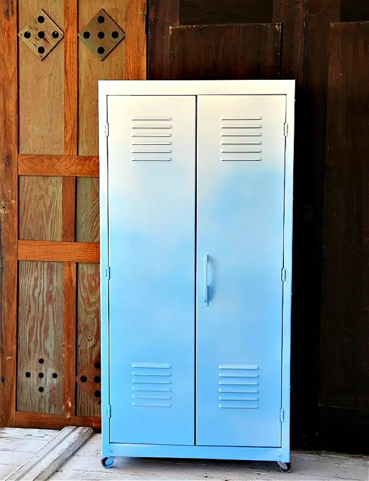 Paint A Metal Locker with Petticoat Junktion