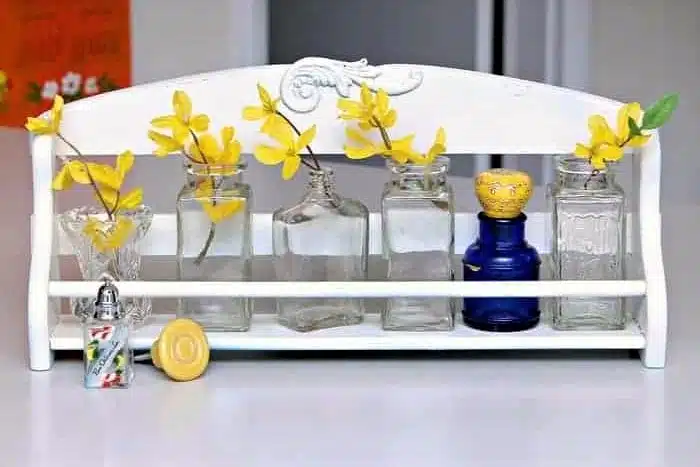 use spice bottles to display flowers