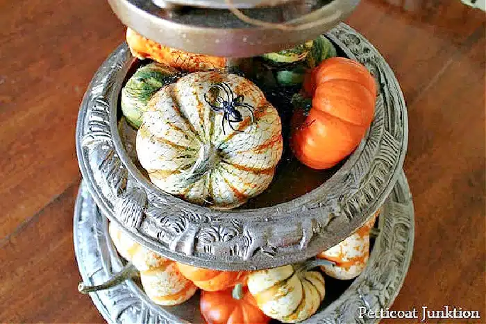 pumpkin centerpiece display idea