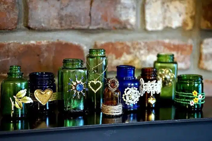 how to decorate bottles with jewelry and ribbon