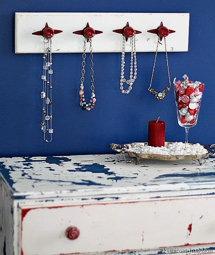 how to make a red jewelry organizer for Valentines Day