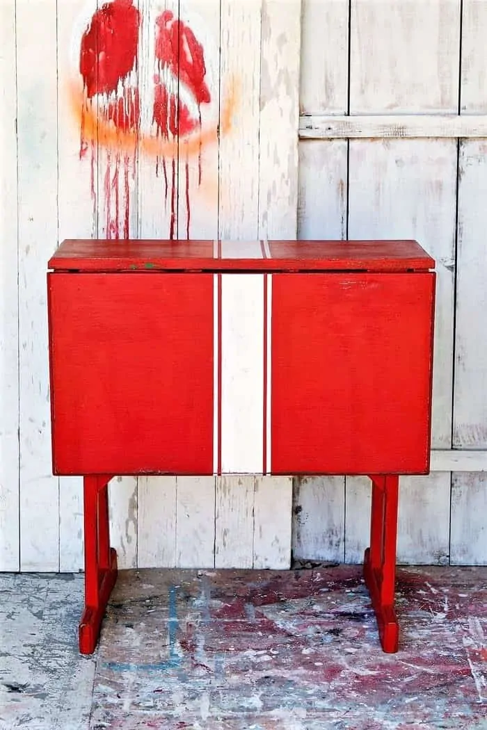 How to paint white stripes on a red table