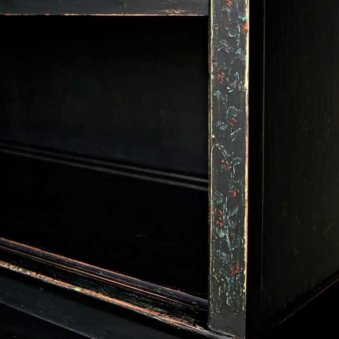 distress paint to show prior painted details