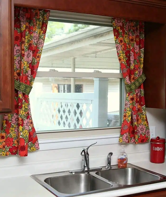 kitchen curtains made from vintage barkcloth and fabric trim tiebacks