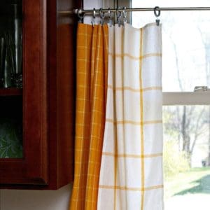 Make kitchen curtains from IKEA dish towels