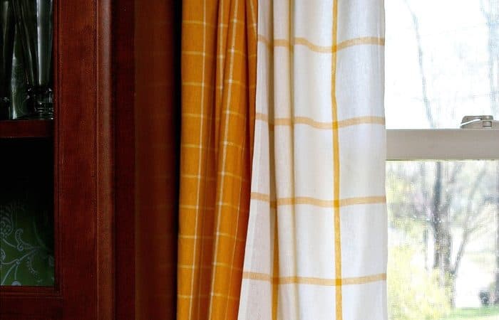 Make kitchen curtains from IKEA dish towels