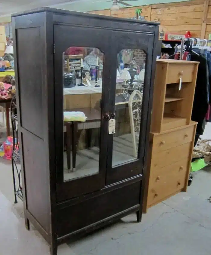 wardrobe with mirrored doors