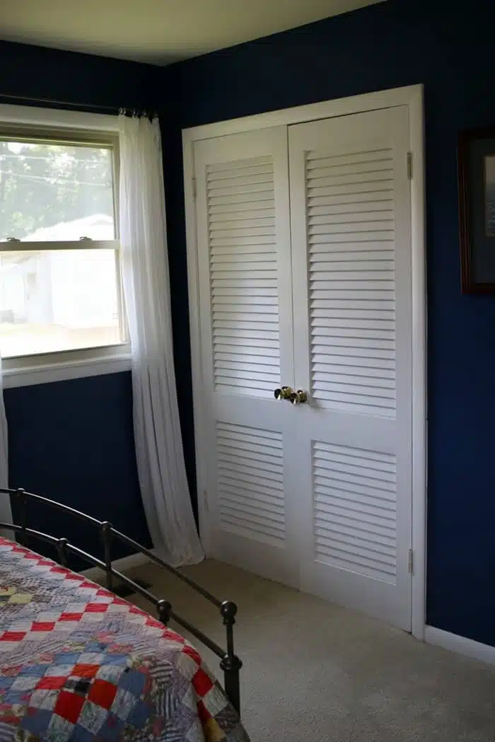 closet doors in bedroom