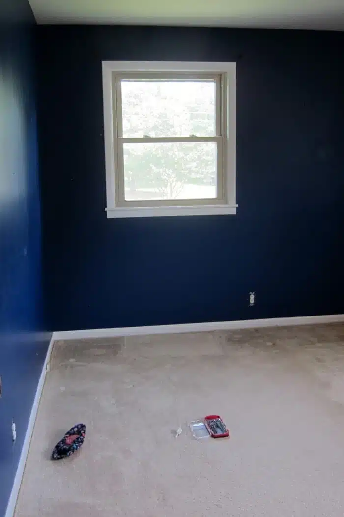 empty bedroom ready to prep for painting ceiling and walls