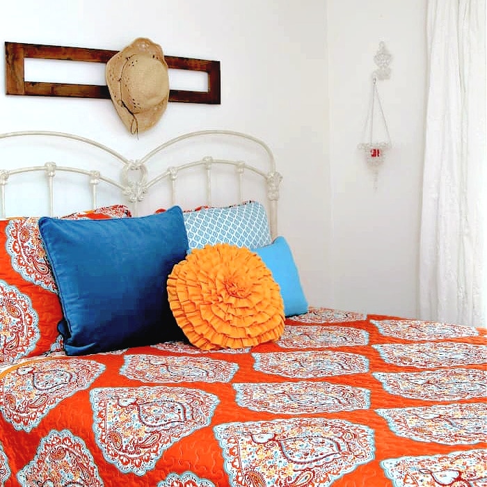 how to decorate a guest bedroom