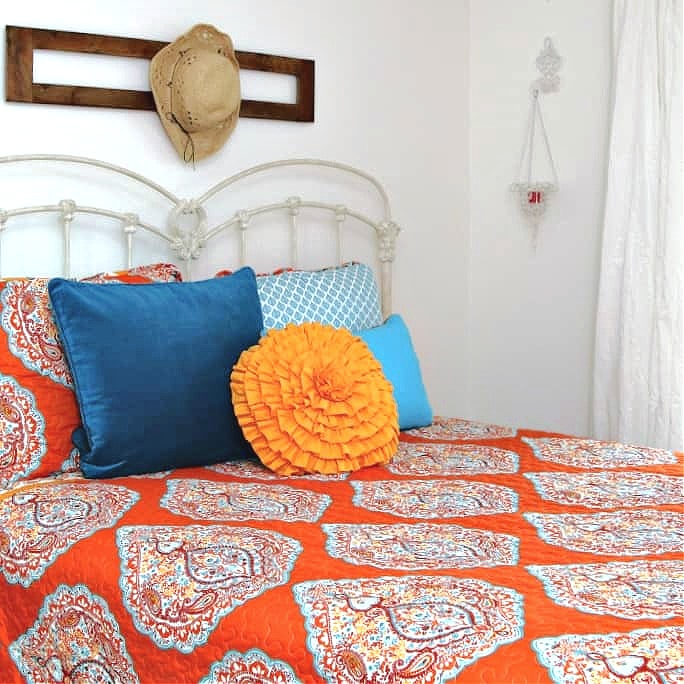 paint a guest bedroom and decorate with pops of color