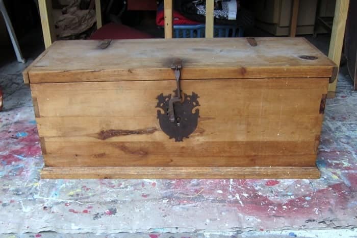 unfinished wood trunk to be painted