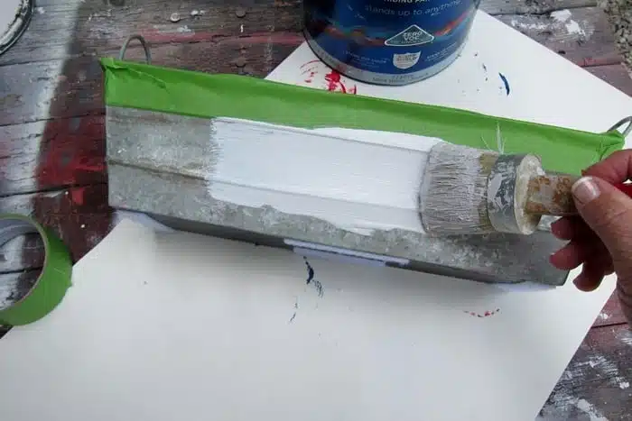 Painting a tin container with latex paint