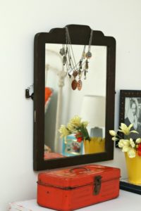Easy mirror decorating tip