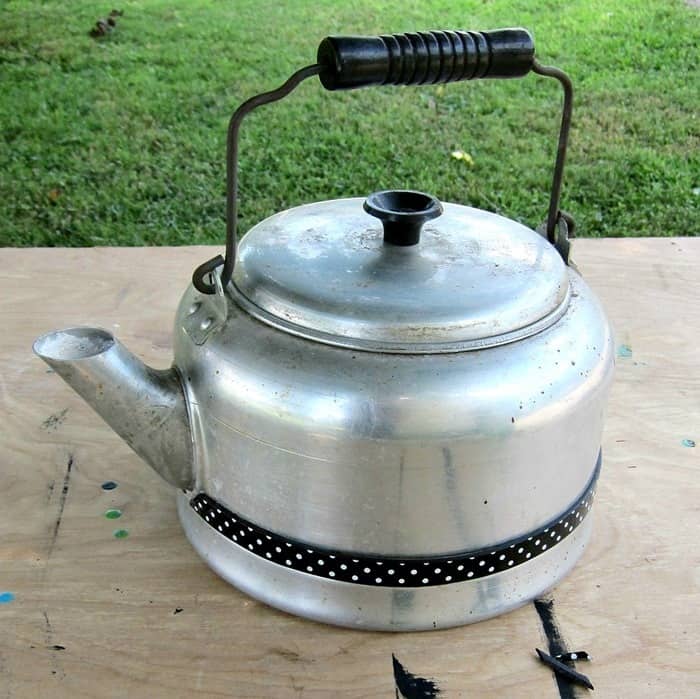 how to make thrifty flower pots from everyday items