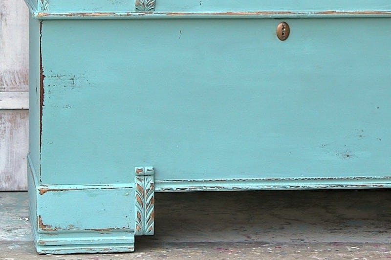 how to paint a cedar chest with chalk paint and a wax finish