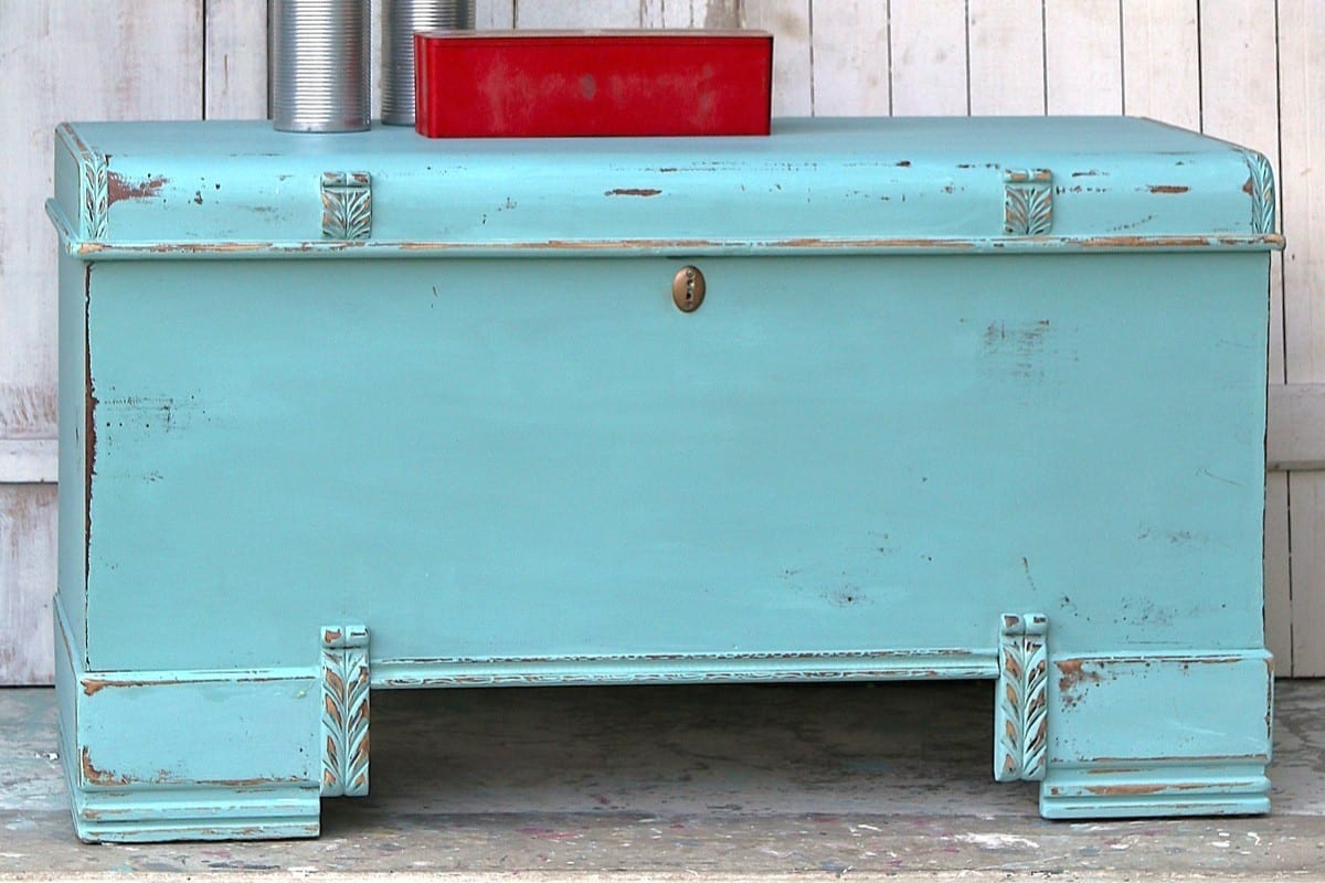 how to paint a cedar chest with turquoise chalk paint