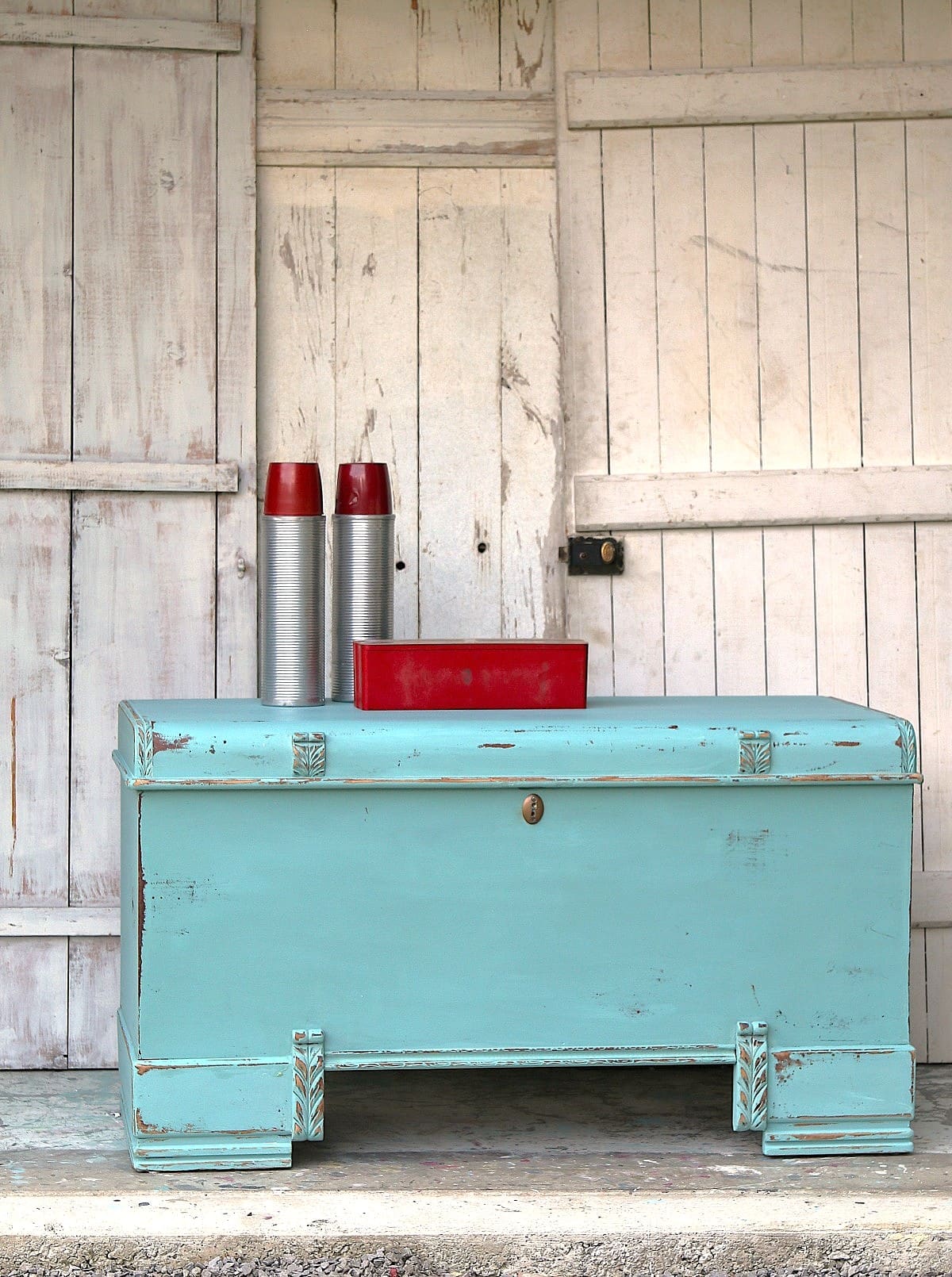 how to paint a vintage waterfall cedar chest with chalk paint and a wax finish