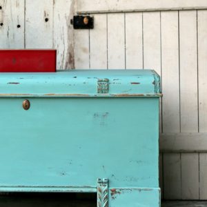 how to distress and wax chalk finish paint