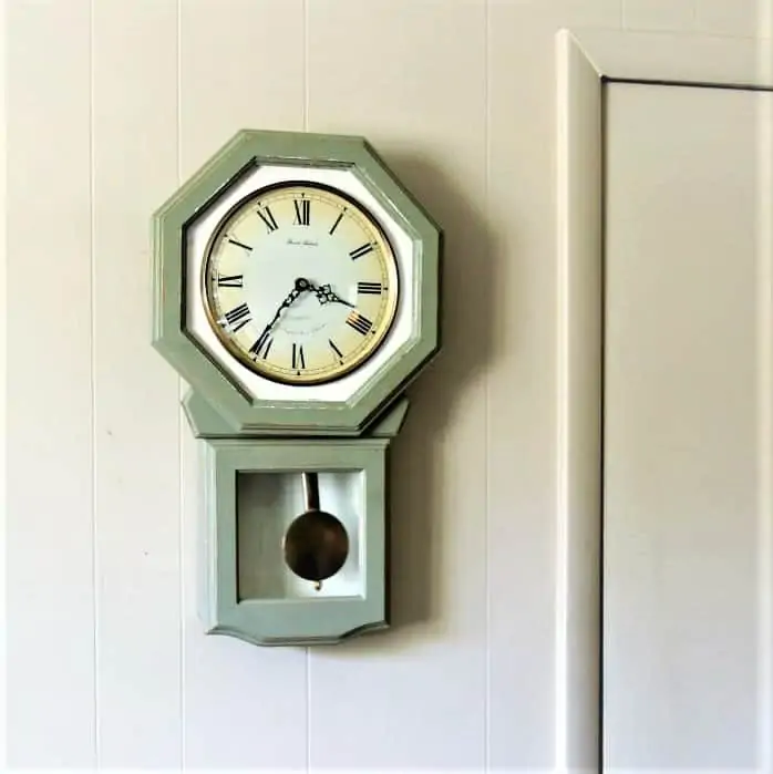 how to paint a wood clock