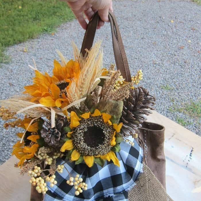 how to put a purse wreath together
