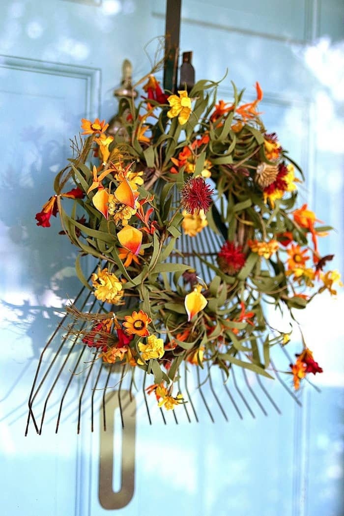 Fall rake wreath craft by Petticoat Junktion