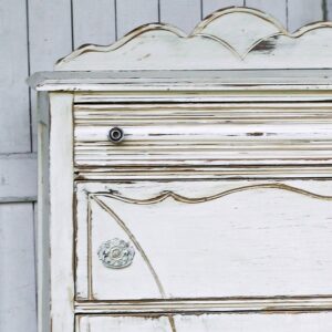 How to paint damaged wood furniture the easy way