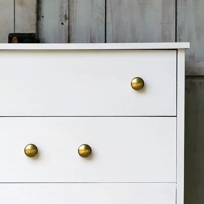 how to spray paint wood knobs with metallic paint