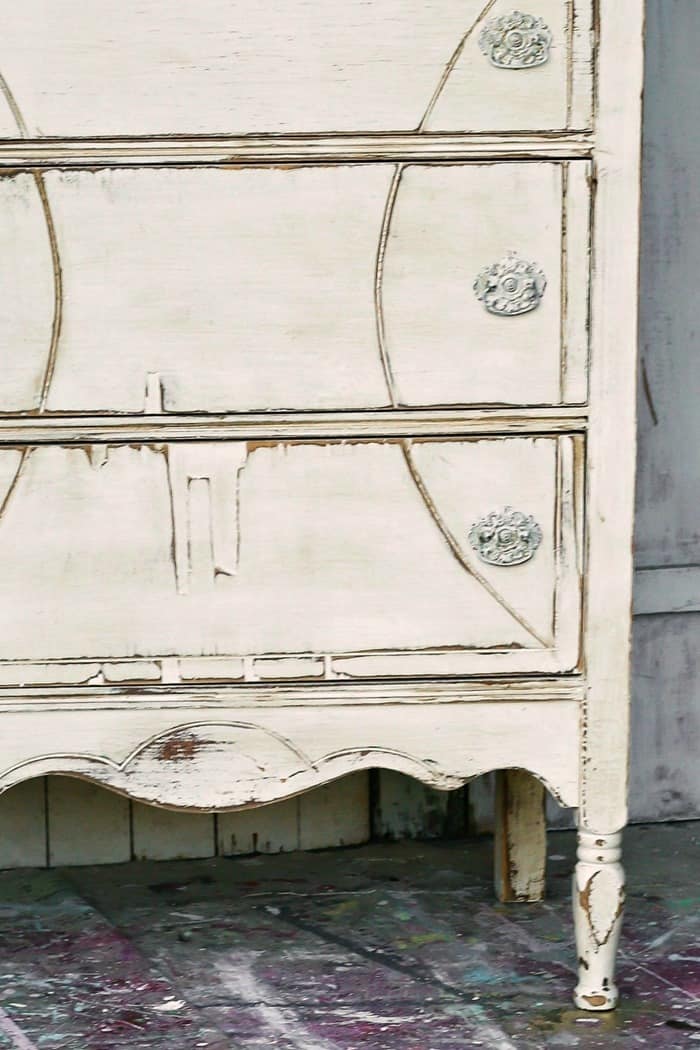 vintage wood furniture can be painted to look old