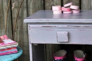 How to paint a table using Vaseline