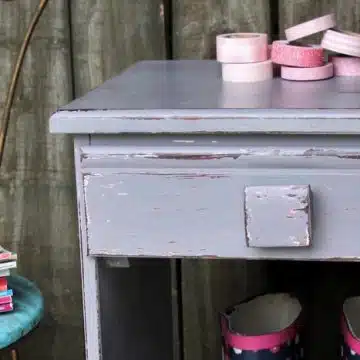 How to paint a table using Vaseline