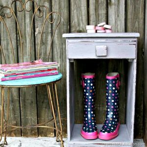 Vaseline layered paint finish for furniture