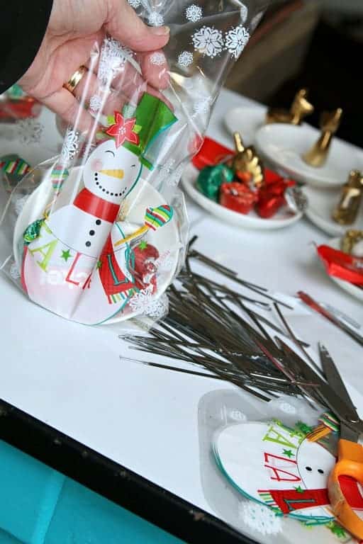 Make Dollar Tree Gift Bags For Everyone On Your List- Petticoat Junktion