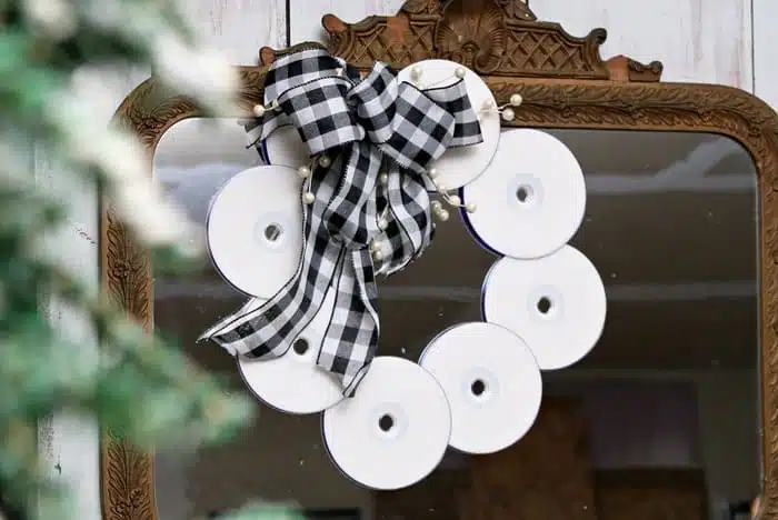 make a wreath using recycled CD's