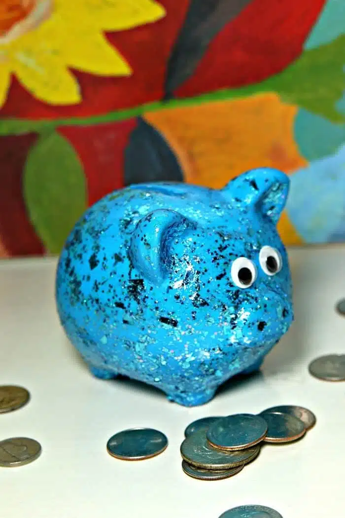 paint a Dollar Store Piggy Bank for a gift