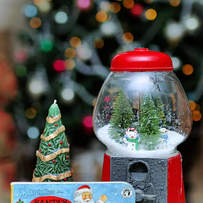 how to make a Christmas snow globe with snowmen and a red Gumball machine