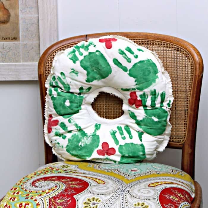 kids hand print wreath idea