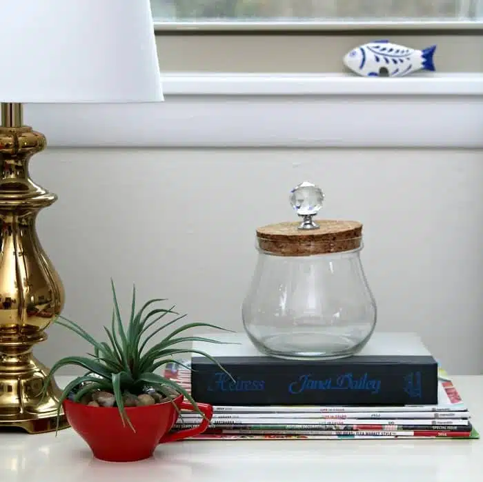 add a drawer pull to a glass jar top and make a candy jar