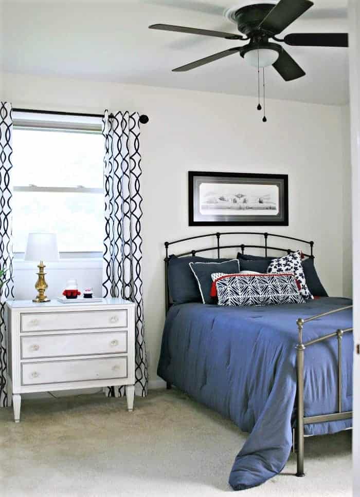 How to select the perfect white paint color for bedroom walls. How to select the perfect white paint color for bedroom walls.