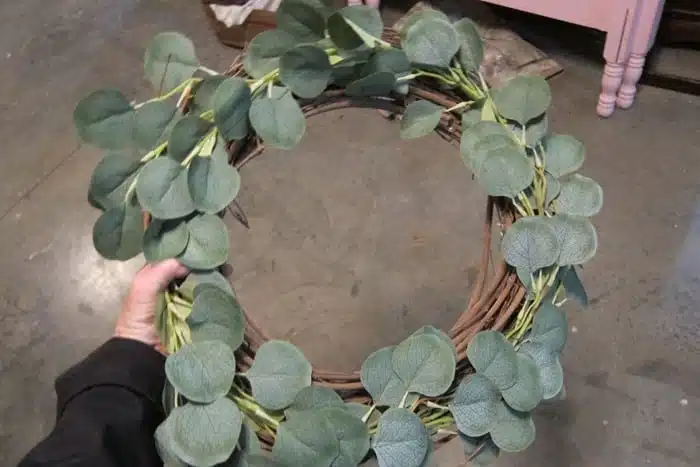 making a thrifty wreath