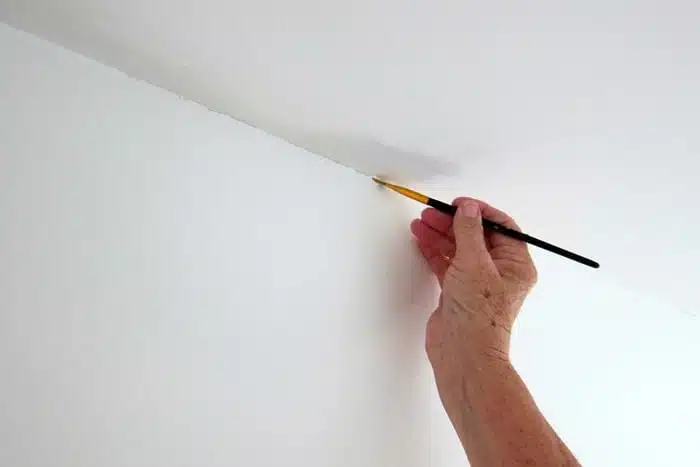 touch up paint between walls and ceilings