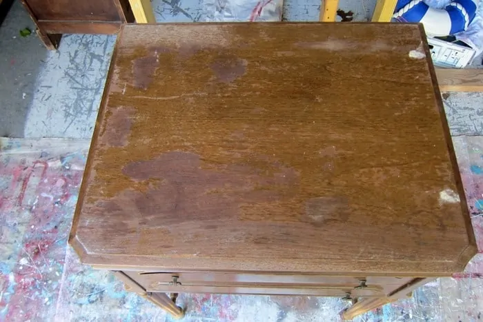 fill holes on furniture with wood putty