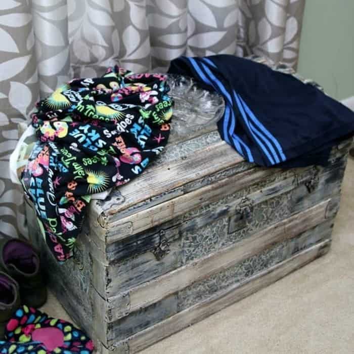 bedroom trunk