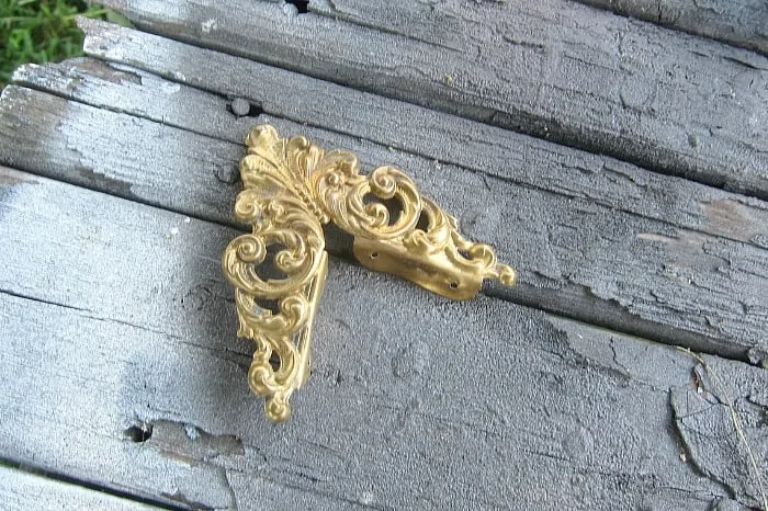 gold frame corner piece