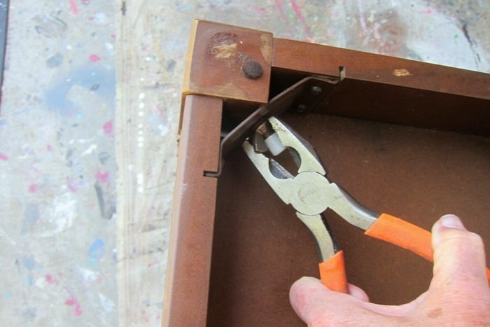 how to tighten legs on furniture