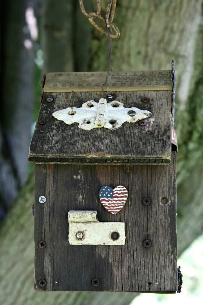patriotic birdhouse decoration