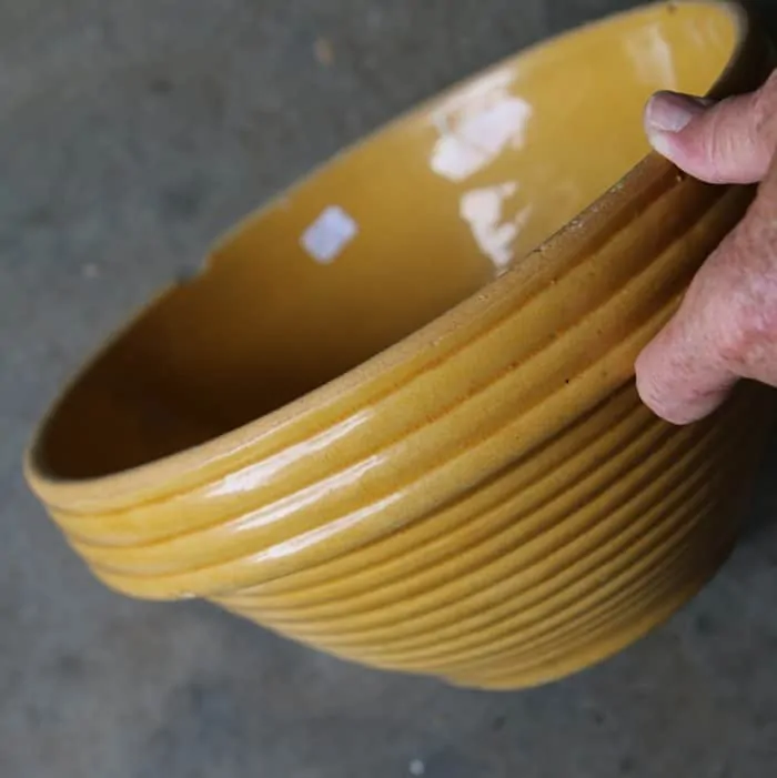 yellow pottery bowl, in auction box lot, in 