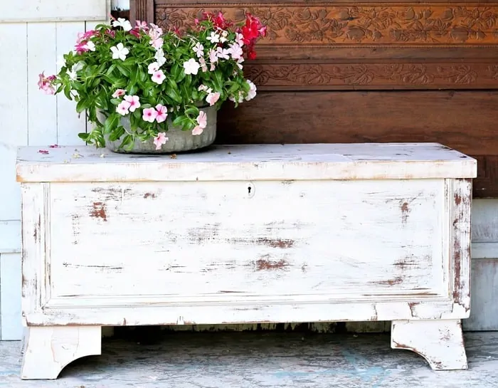 Cedar Chest paint makeover. Missing Veneer Have No Fear (2)