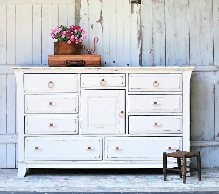 How to paint furniture with custom color latex paint (3)