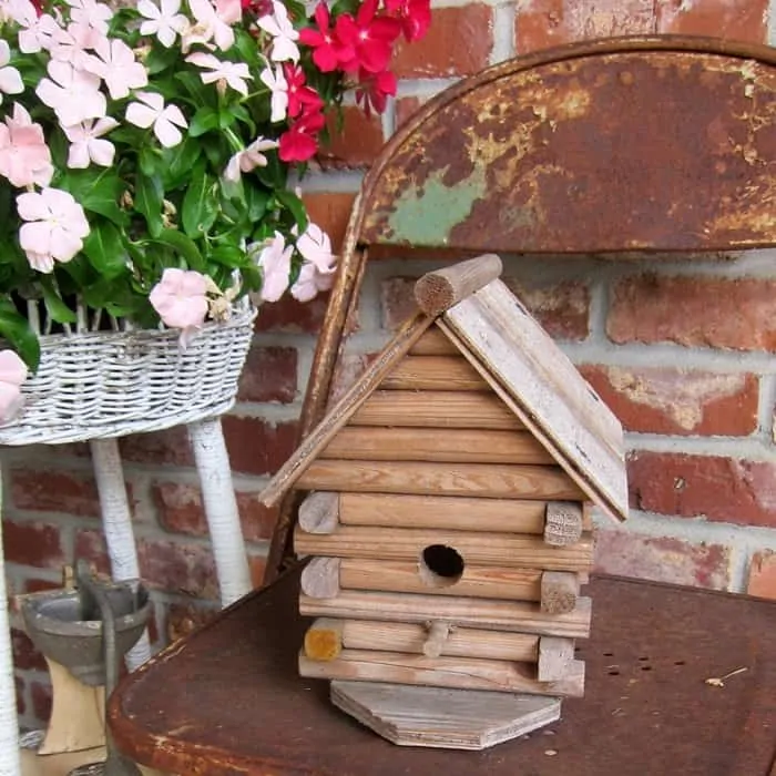 log cabin birdhouse